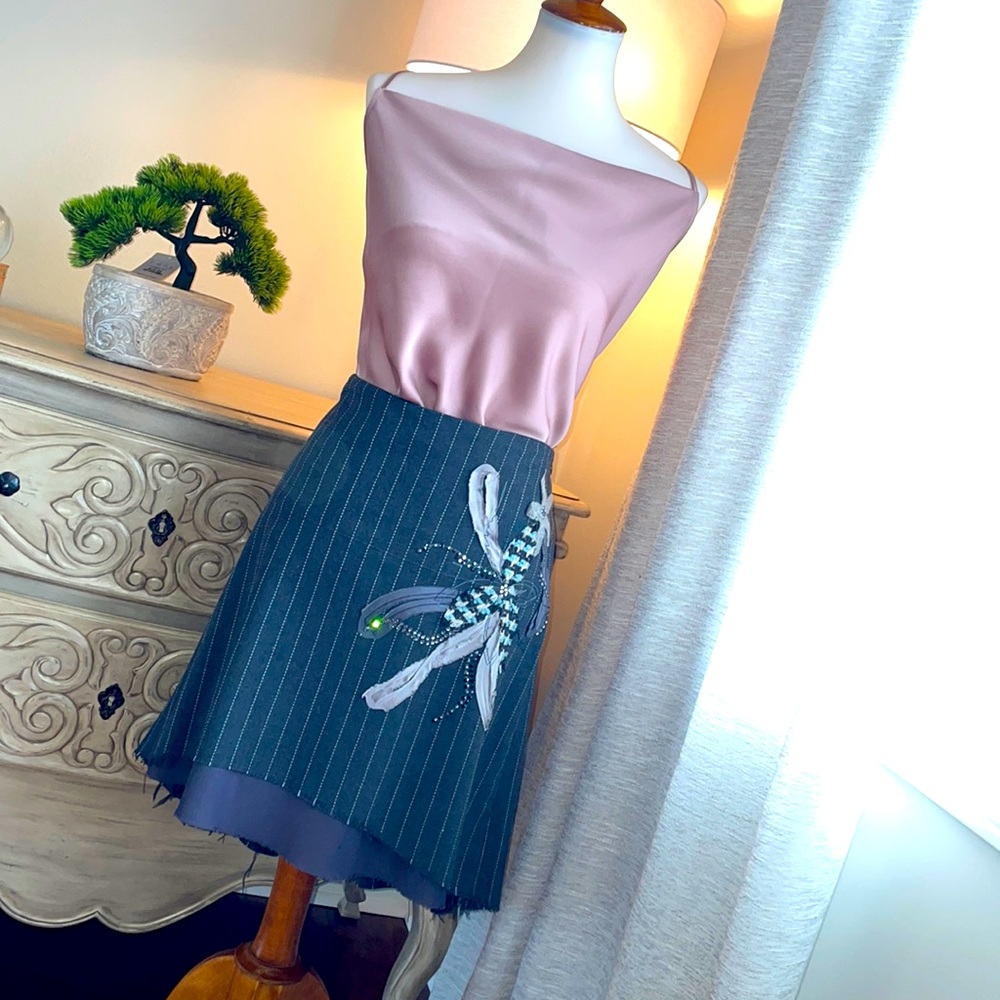 This is a unique and beautiful high low skirt size 6-8